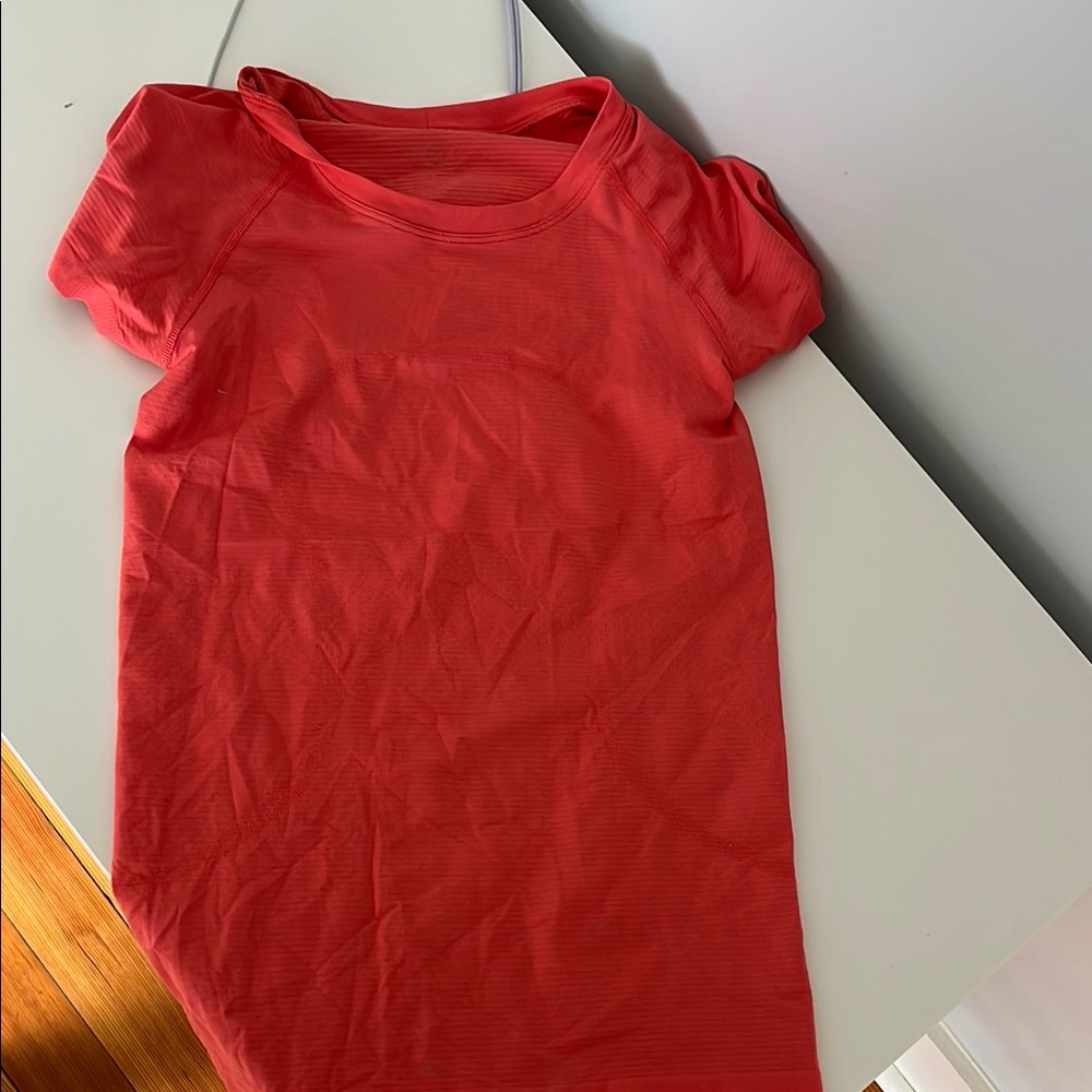 Lululemon red swiftly